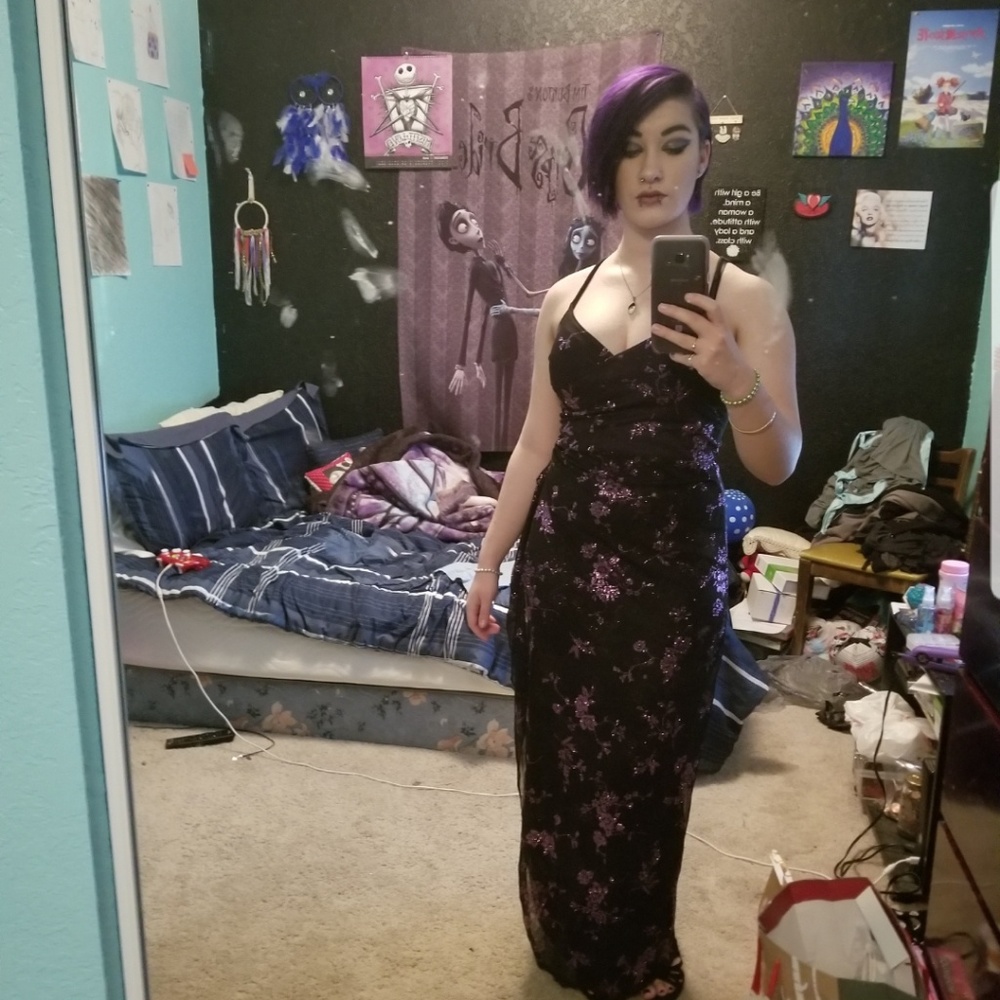 💚 Floor length black and purple floral gown